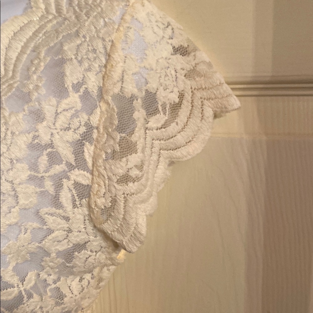 RD Style Cream Lace V-Neck Cap Sleeve Top - Picture 3 of 6